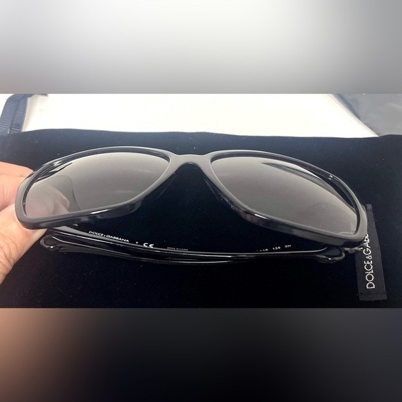 Dolce & Gabbana Gradient Lens Black Sunglasses and cloth,bag and clamshell case - Picture 11 of 15